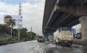 Km 8 (Jatibening) Jalan Tol Jakarta-Cikampek Bisa Dilintasi Kendaraan Lagi