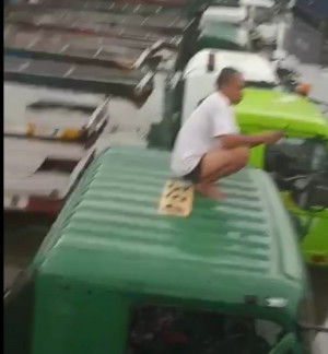 Truk Tak Operasi Jalan dan Depo Terendam, Pengusaha Logistik Rugi Besar