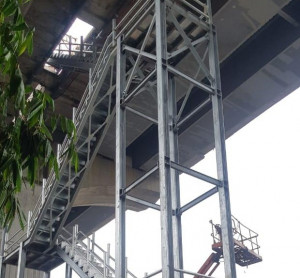 Pekerjaan Pembangunan Tangga Darurat Jalan Tol Japek Layang Rampung Akhir Februari