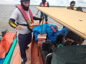 KSOP Tarakan Dan Tim SAR Gabungan Berhasil Evakuasi 1 Korban Speed Boat Tenggelam   