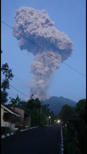 Gunung Merapi Erupsi, Bandara Adi Sumarmo Ditutup Sampai Jam 11.00 WIB