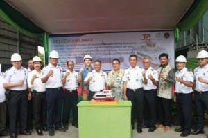 Dirjen Budi Hadiri  Peletakan Lunas Pembangunan Kapal di Galangan Kapal PT. Tri Ratna Diesel Paciran