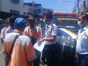 Waspada Covid-19,   Dishub Salatiga Edukasi Penumpang dan Awak Angkutan Umum 