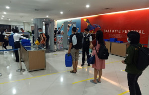 AP I Terapkan Social Distancing di Bandara Lengkap Dengan Aturannya