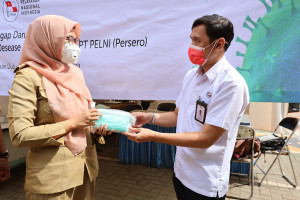 Lawan COVID-19, PELNI Serahkan 5.000 Masker dan 500 Antiseptik di Jakarta Utara