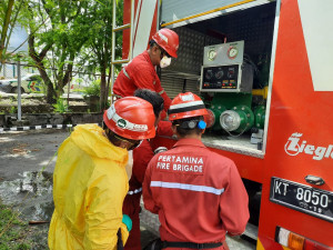 Pertamina RU V Kirim Truk Damkar Bantu Disinfeksi di Kota Balikpapan