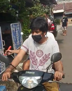 Warga dan Karang Taruna RT10 Kota Baru Turun Bersama Perangi Covid-19 dan DBD