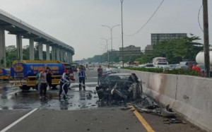 Jasa Marga Langsung Evakuasi Kendaraan Terbakar di Ruas Tol Jagorawi Km 13+000 Arah Jakarta