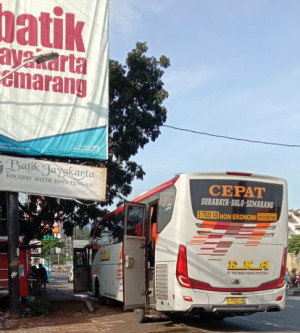 Bus AKAP Ngetem di Jalan dan Terminal Mangkang Tetap Sepi