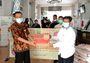 Siswa Kelas XII SMA Bataik 1 Surakarta Berbagi Di Tengah Pandemi Corona