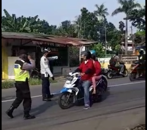 Menaati Beraktivitas Transportasi Selama PSBB