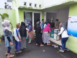 FIFGROUP Tasikmalaya  Salurkan 335 Paket Sembako  Pada Korban Covid-19