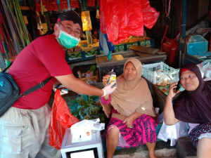 SKK Migas dan Pertamina EP Aset % Bagikan Masker dan Sarung Tangan ke Warga Balikpapan