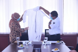 Satgas Covid-19 BUMN Jawa Barat Salurkan Bantuan di 11 Wilayah Kota dan Kabupaten Senilai Rp4,2 Miliar