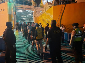 Layanan Masih Lancar, Tim KSOP dan KKP Kumai Periksa Ketat ABK dan Penumpang Kapal  