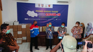 Pertamina Bagaikan 20 APD dan 2.000  Masker serta Vitamin ke RS di Tuban Jawa Timur