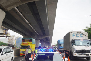 Lalu Lintas Kendaraan Tinggalkan Jakarta  Turun di Sejumlah Gerbang Tol