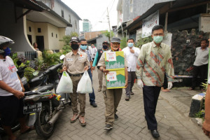 Pertamina MOR VII Bagikan 400 Paket Sembako Kepada Warga Sekitar Makassar