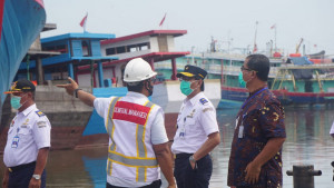 Pastikan Pasokan Logistik Normal,  Dirjen Hubla Kunjungi Beberapa Pelabuhan di Pantura Jawa