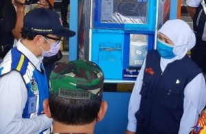 Didampingi Dirut PT JSN, Gubernur Jatim Tinjau Penyekatakan Arus Mudik di Interchange Ngawi 