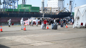 359 ABK MV Dream Explorer Tiba Di Tanjung Priok Langsung Dikarantina di Wisma Atlet Kemayoran
