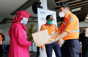 KAI Bagikan 10.000 Paket Sembako ke Masyarakat  Senilai Rp1 Miliar 