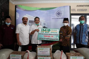 IMIP Morowali Serahkan 4 Ton Beras dan 800 KL Minyak Goreng Melalui PP Muhammadiyah 