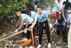Terjunkan Taruna, Bersihkan Sampah Di Pantai dan Penanaman Pohon Mangrove
