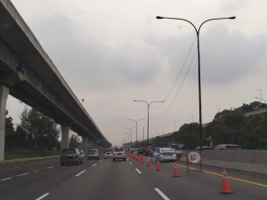 Berlakukan. Contraflow di KM 70 - KM 47 Tol Jakarta Cikampek Arah Jakarta