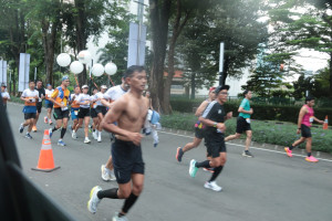 Polda Metro Kawal Lomba Lari LPS Monas Half Marathon 2023