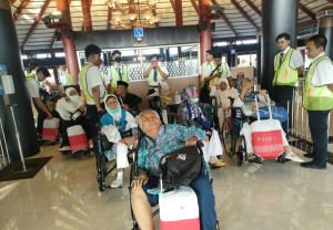 Jemaah Haji Kloter 4 Tiba di  Bandara Internasional Soekarno-Hatta 