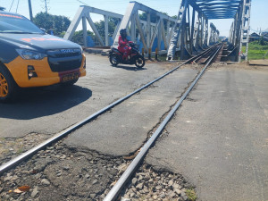 Awas .... Maut Mengintai di Perlintasan Sebidang ...