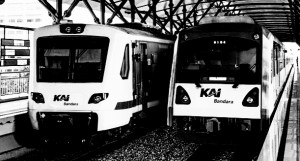 Halo KA Bandara Apa Khabar ...  Mending Naik Taksi Online atau Bus .... Inilah Sebabnya ...