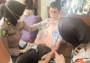 Mahasiswa Korban Kabel Serat Optik, Kapolri Berikan Bantuan