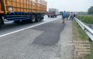 Jalan Tol  Jagorawi Hari Ini Kembali Dilakukan Perbaikan di Dua Arah