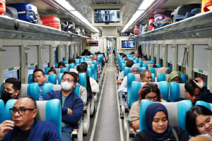 HUT Kemerdekaan RI,  Stasiun Kereta Api Mulai Dipadati Penumpang  