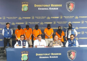 Lima  Tersangka  Kasus Pembuat Film Porno Ditangkap Diskrimsus Polda Metro Jaya