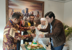 BTW Berangkatkan 2000 Jemaah ke Tanah Suci Mekkah, Penerbangan Perdana  Sebanyak 433 Jemaah