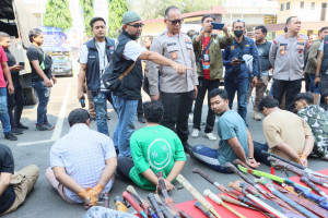 Polres Jakarta Utara Tangkap 34 Orang dan Sita 1,6 Kg Sabu di Kampung Bahari