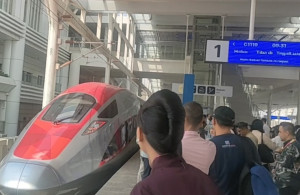 KA Cepat Jakarta -  Bandung, Berharap  Tetap Diminati Penumpangnya