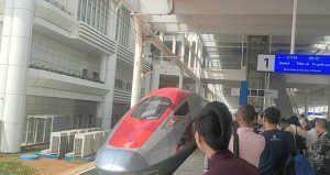 Minat Tinggi, Jadwal  Kereta Cepat Woosh Ditambah Jadi 25 Perjalanan  per - Hari