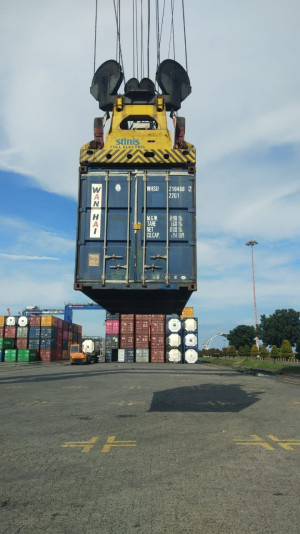 Perlengkapan Atlet Jetski World Championship bFanau Toba Mulai Berdatangan di Pelabuhan Belawan