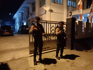 Satgas OMB Polda Maluku, Perketat Pengamanan Kantor KPU 1x24 Jam