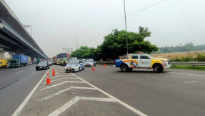 Demo Buruh di  Cibitung, PT Jasamarga Transjawa Tol Lakukan Buka Tutup Gerbang Tol Cibitung 3