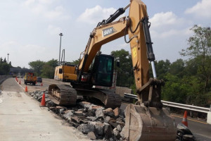 Ruas Jalan Tol Jakarta-CikampekKbali Dilakukan Perawatan Rutin