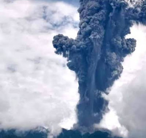 Penerbangan di Sumbar Aman Dari  Matrial Vulkanik  Gunung Merapi 