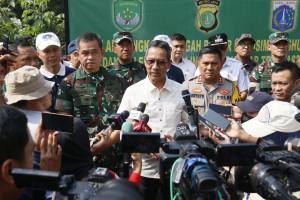 Polda Metro Jaya, TNI , Pemprov DKI Gelar Bersih-bersih Sungai Anak Kali Krukut