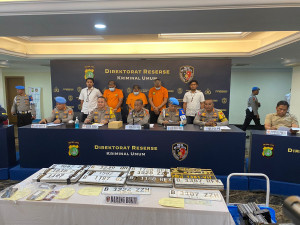 Inilah  Sindikat Penjual STNK dan Pelat Nomor Khusus Palsu