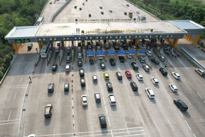 Arus Kendaraan Meninggalkan Jakarta Melalui Trans-jawa Tercatat  64 Ribu