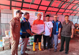 Jasa Marga Salurkan Bantuan Kepada Masyarakat Terdampak Tanah Longsor di Purwakarta